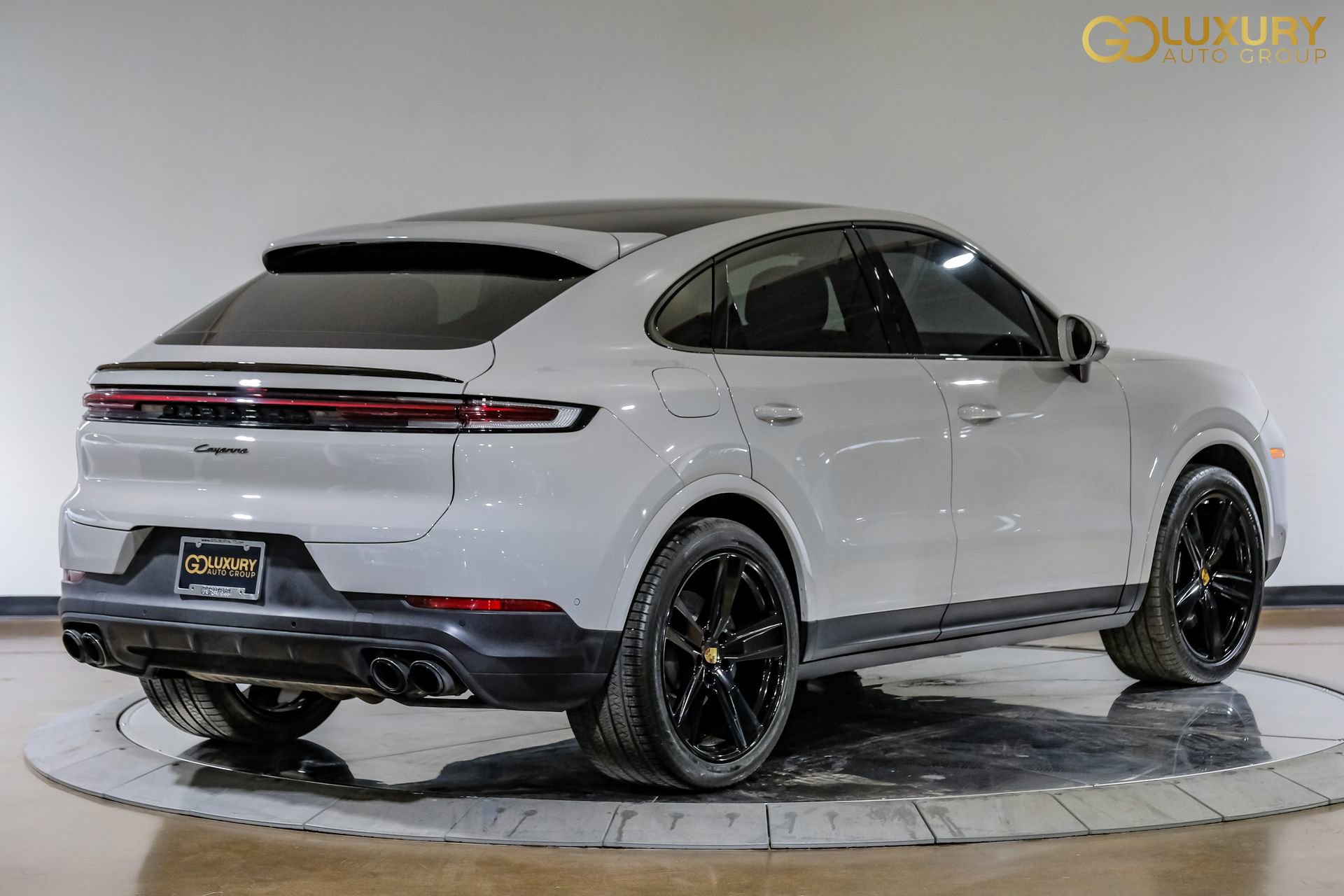 Used 2024 Porsche Cayenne Coupe image 10