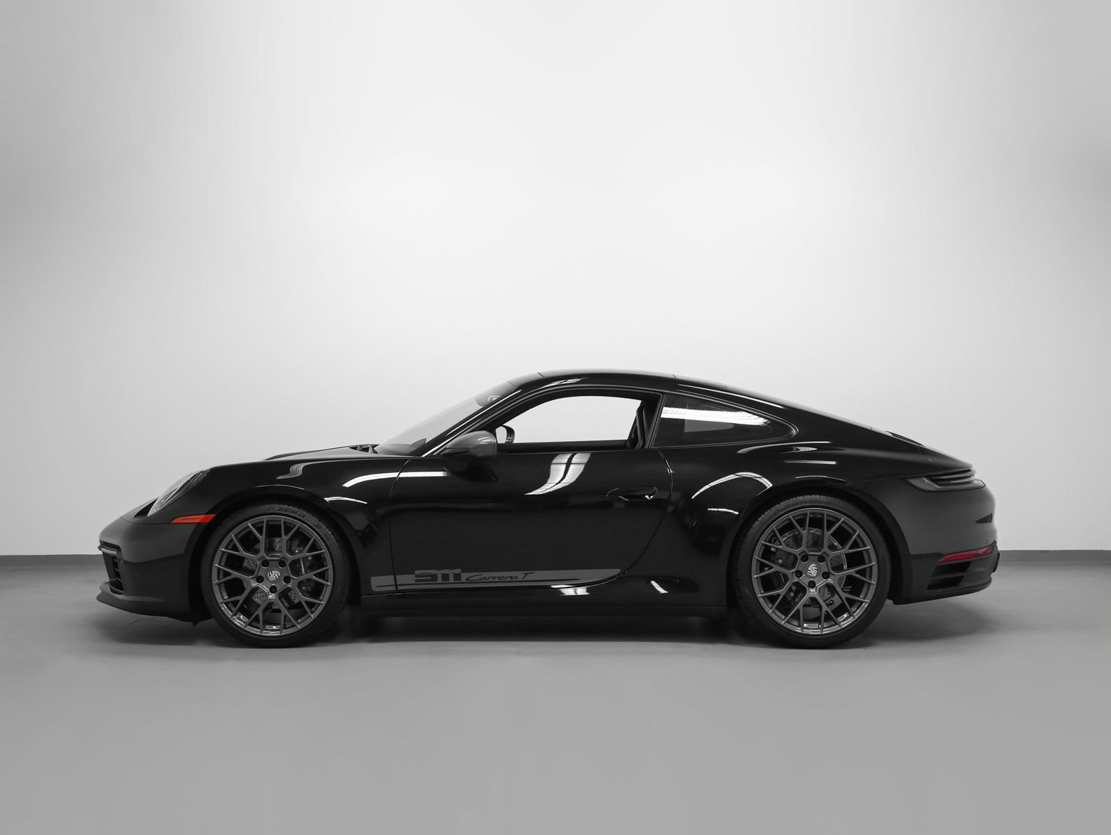 Certified 2024 Porsche 911 Carrera T RWD image 2