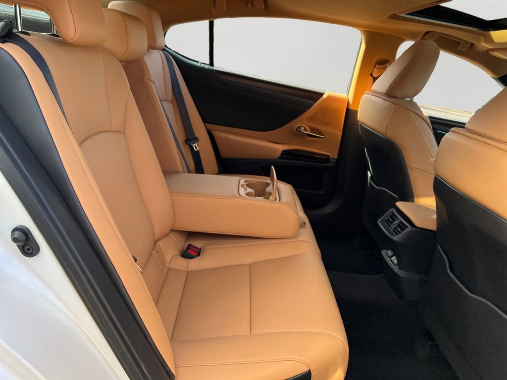 New 2025 Lexus ES 350 w/ Premium Package image 6