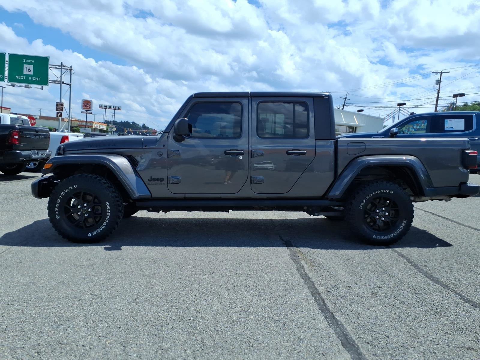 Used 2024 Jeep Gladiator Sport AWD/4WD image 4