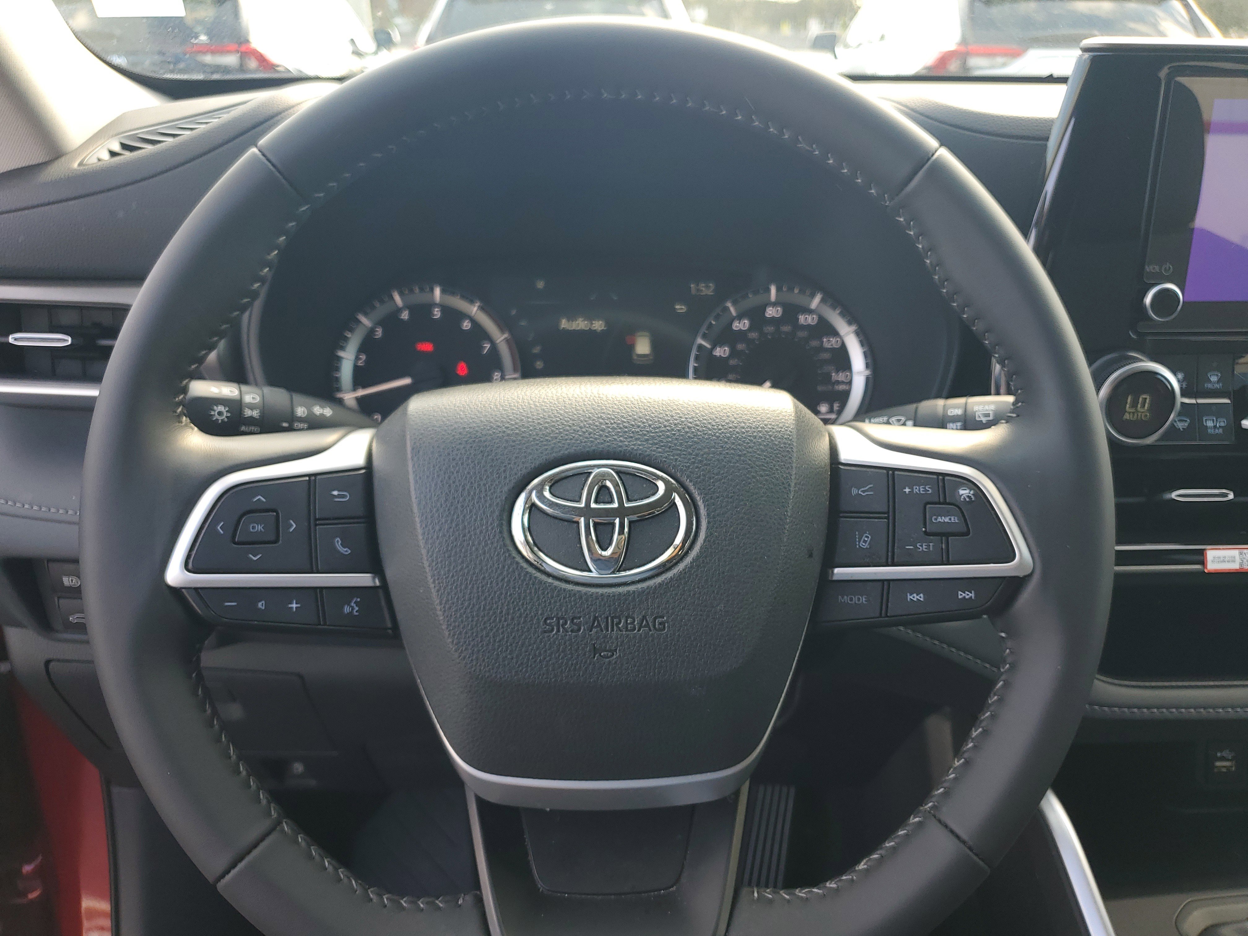 Used 2025 Toyota Highlander LE image 23