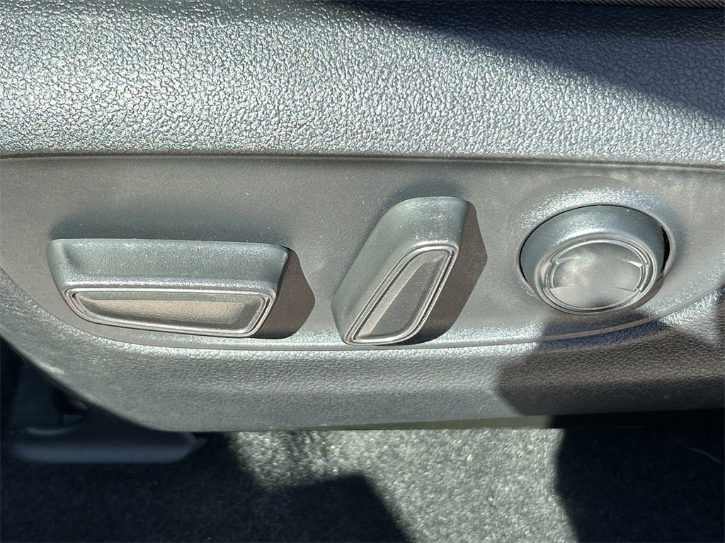 Used 2022 Toyota RAV4 XLE image 21