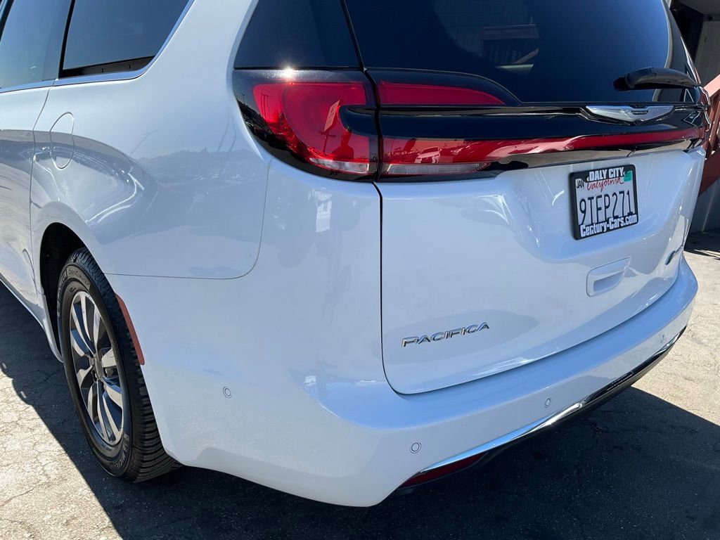 Used 2022 Chrysler Pacifica Touring-L w/ Uconnect Theater Family Group image 98