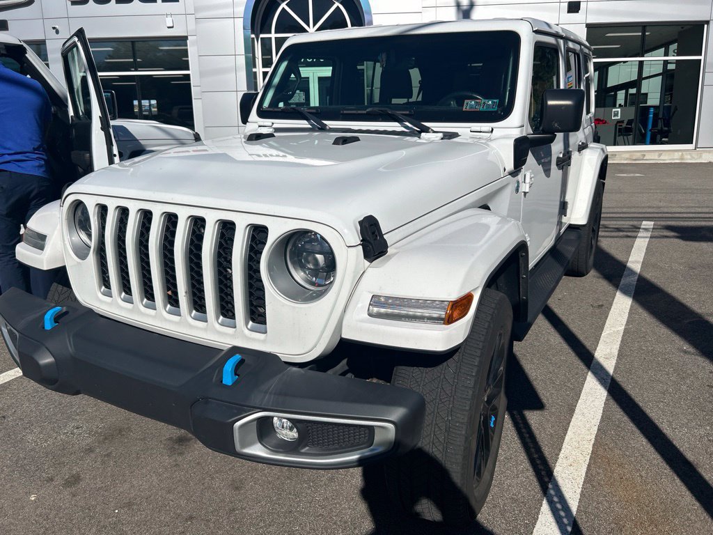 Used 2023 Jeep Wrangler Unlimited Sahara w/ Cold Weather Group AWD/4WD image 2