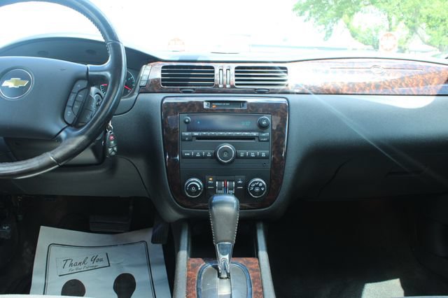 Used 2013 Chevrolet Impala LT w/ LT Sunroof Package FWD image 17