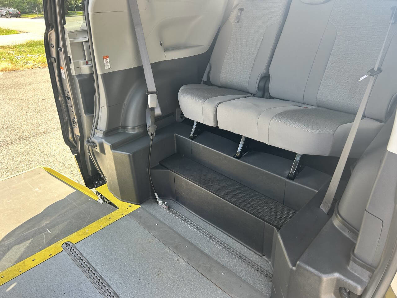 Used 2022 Toyota Sienna LE image 20