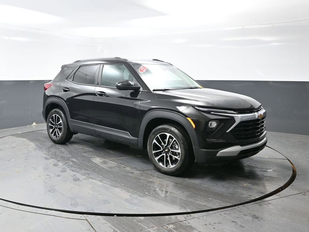 Used 2025 Chevrolet TrailBlazer LT w/ Driver Confidence Package image 4