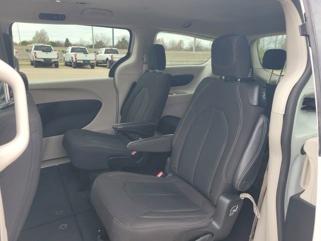 Used 2023 Chrysler Voyager LX FWD image 17