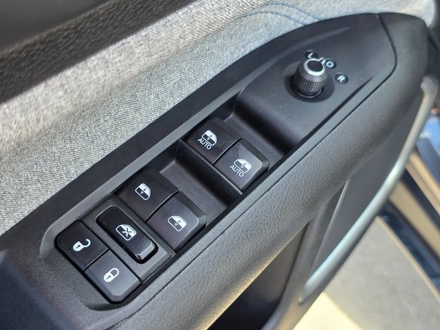 Used 2024 Jeep Compass Latitude image 21