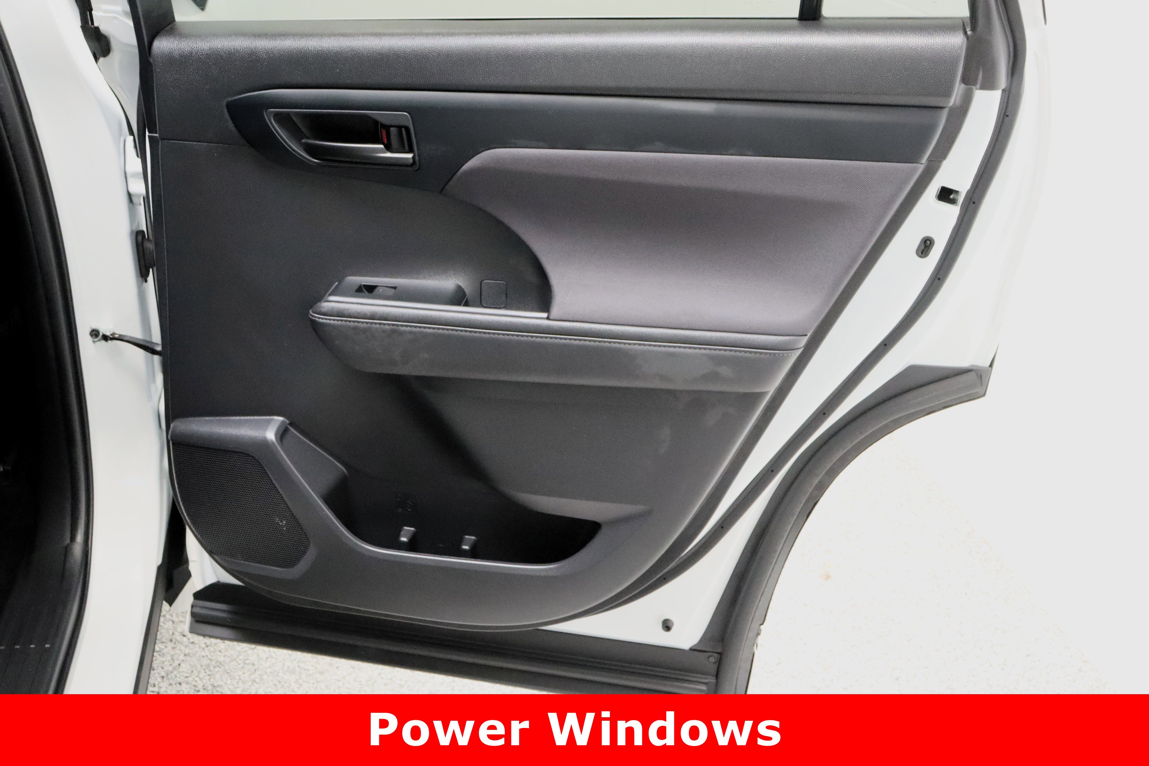 Used 2024 Toyota Highlander LE image 35