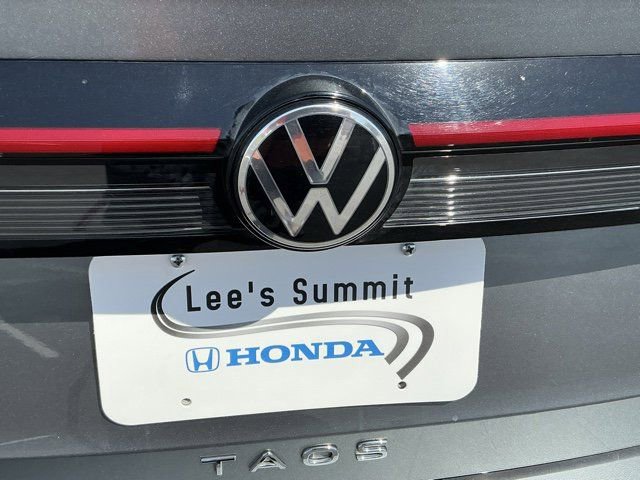 Used 2025 Volkswagen Taos SE image 5