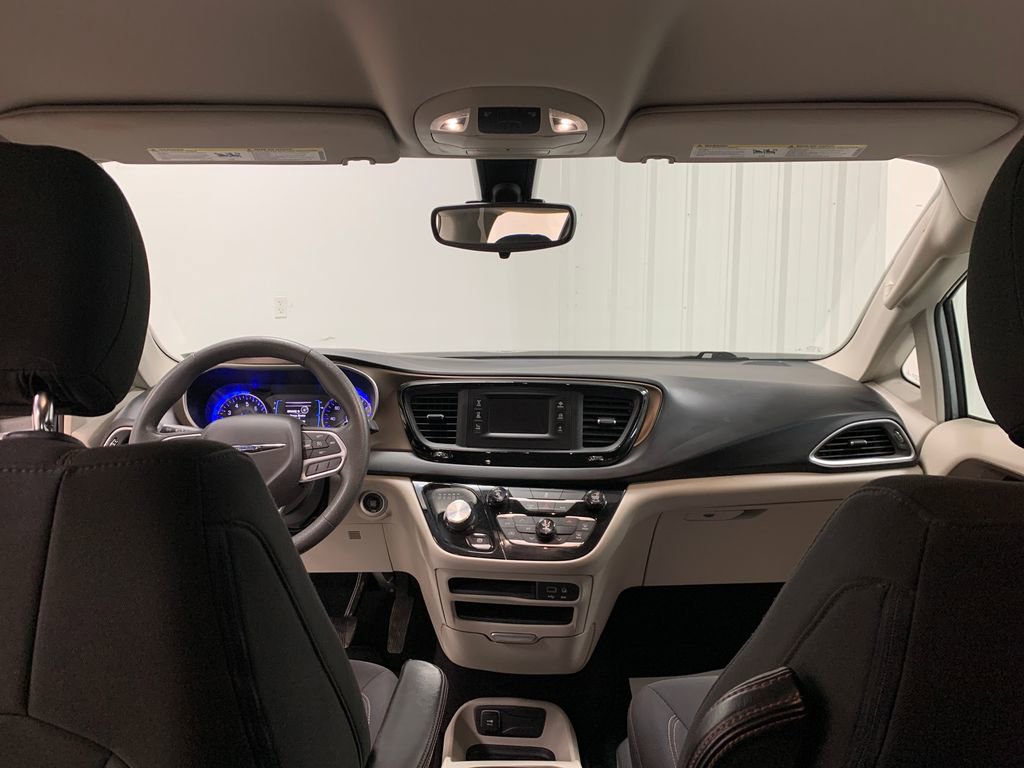 Used 2017 Chrysler Pacifica LX image 21