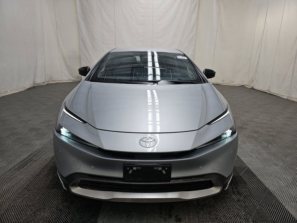 Used 2025 Toyota Prius Plug-In Hybrid image 3