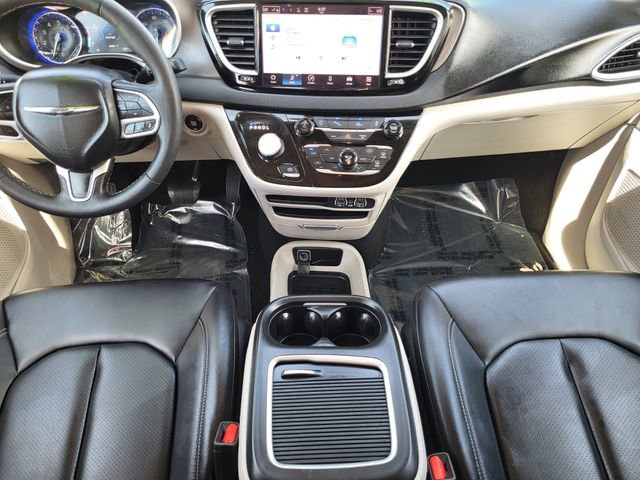 Used 2024 Chrysler Pacifica Touring-L image 19