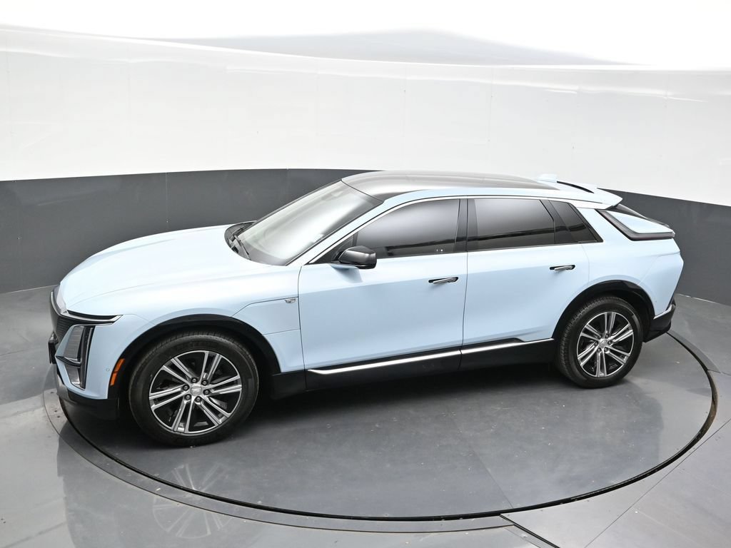 Certified 2024 Cadillac Lyriq Luxury AWD/4WD image 34