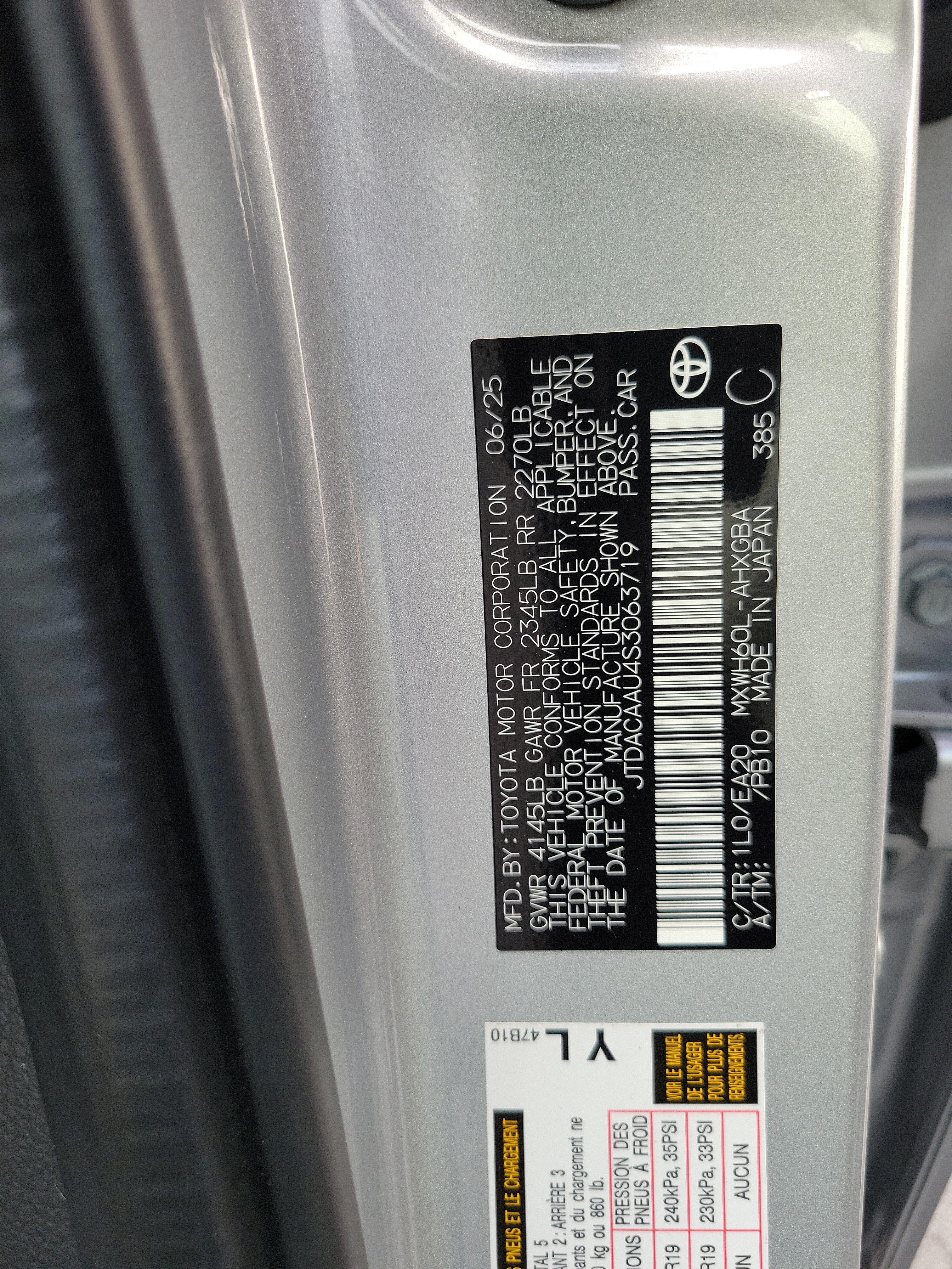 Used 2025 Toyota Prius XLE FWD image 30