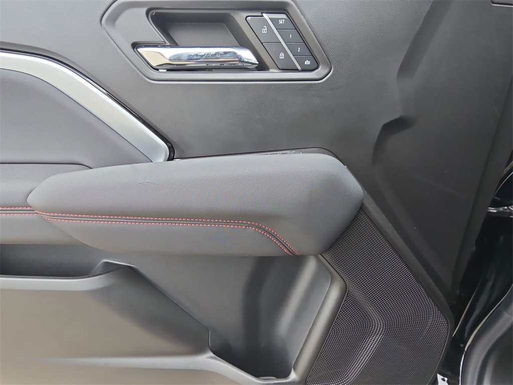 Used 2024 Chevrolet Colorado Z71 w/ Z71 Convenience Package 2 image 23