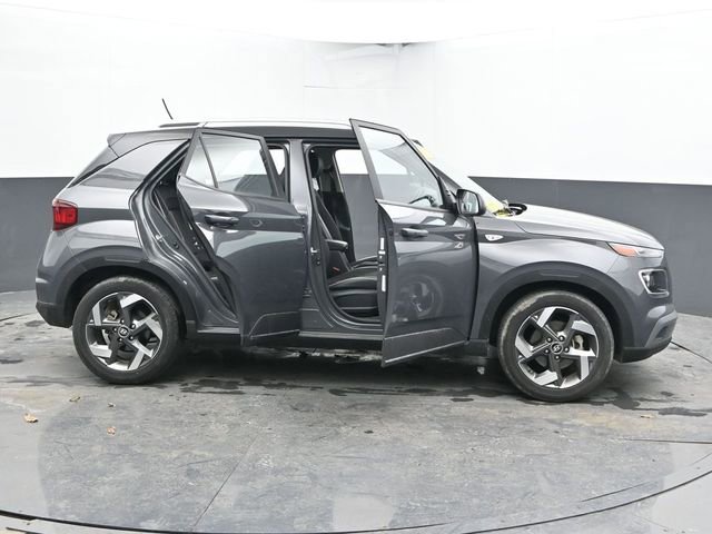 Used 2023 Hyundai Venue Limited image 39
