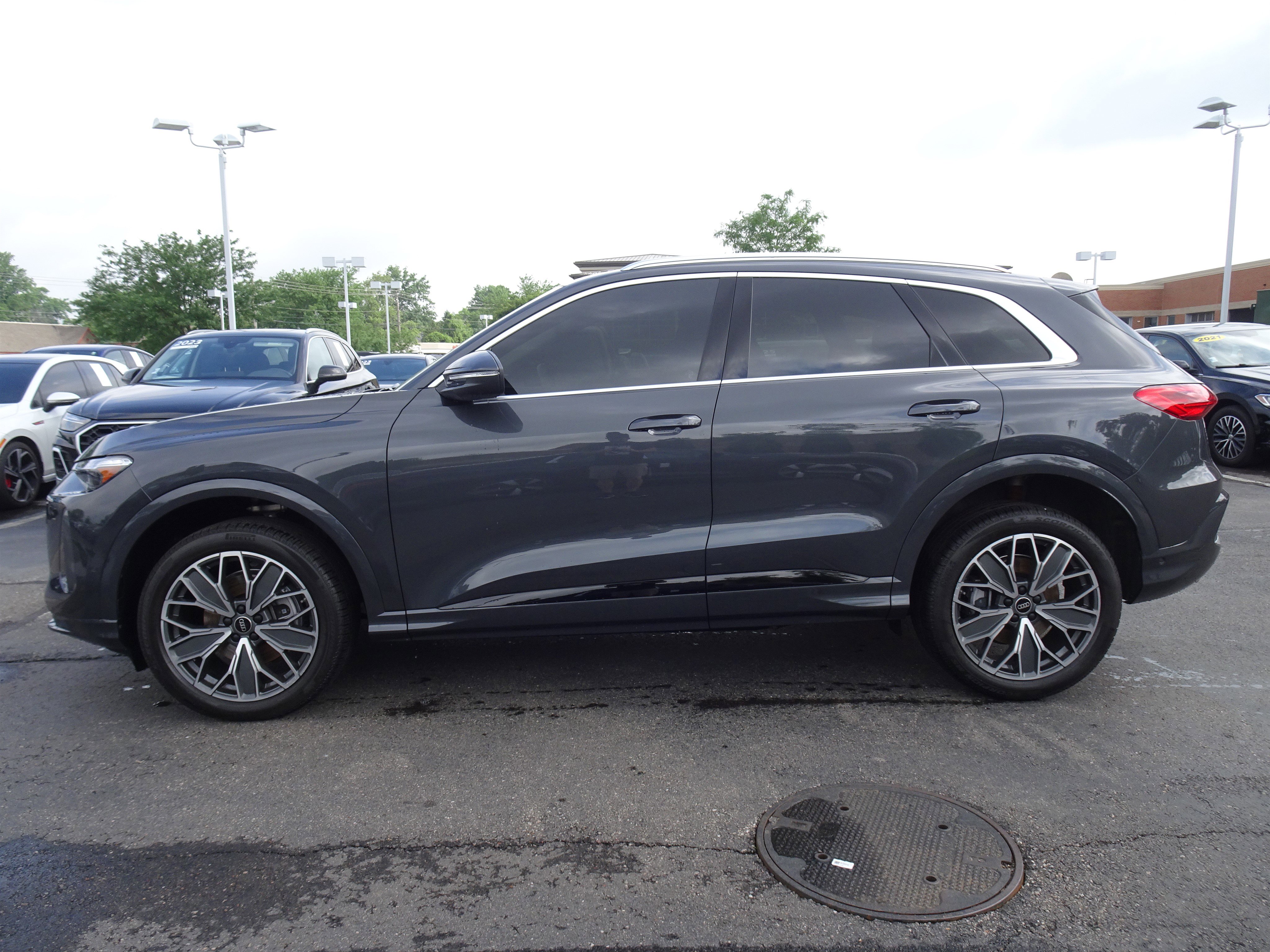 Certified 2025 Audi Q5 Premium Plus AWD/4WD image 2