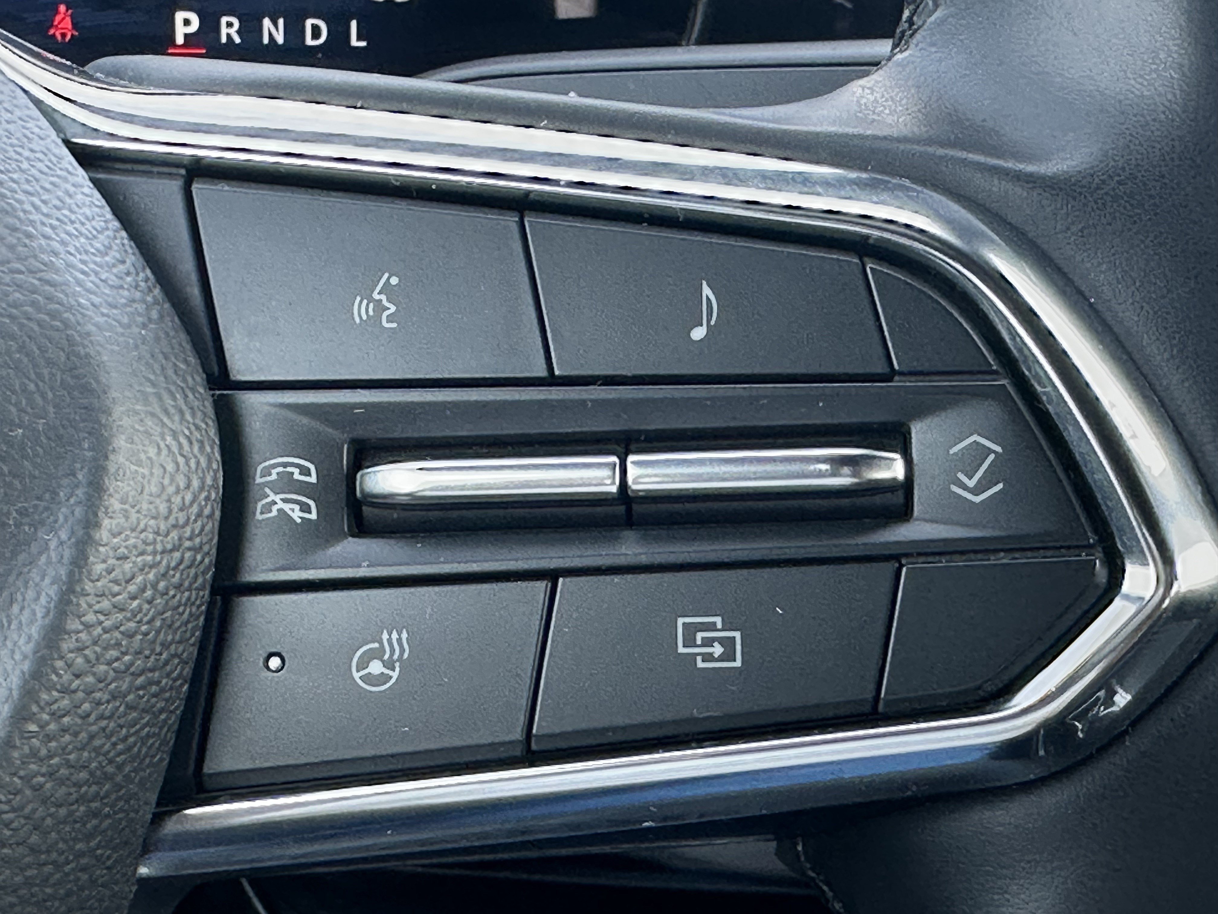 Used 2025 Chevrolet Equinox LT FWD image 24
