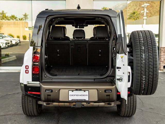 Used 2021 Land Rover Defender 110 X-Dynamic HSE image 22