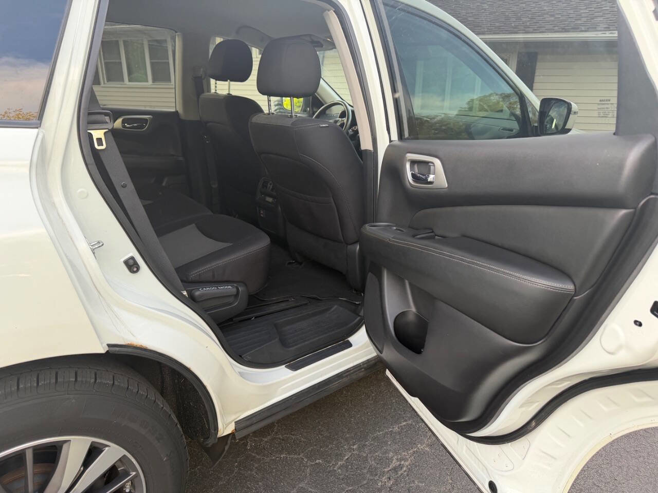 Used 2018 Nissan Pathfinder SV w/ SV Tech Package AWD/4WD image 9