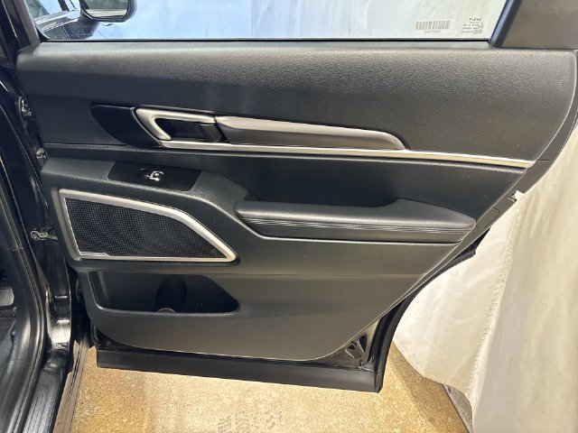 Used 2025 Kia Telluride S FWD image 29
