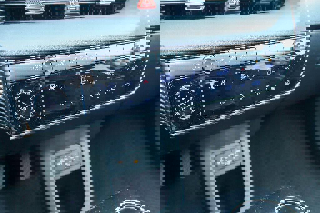 New 2025 Hyundai Venue Limited image 19