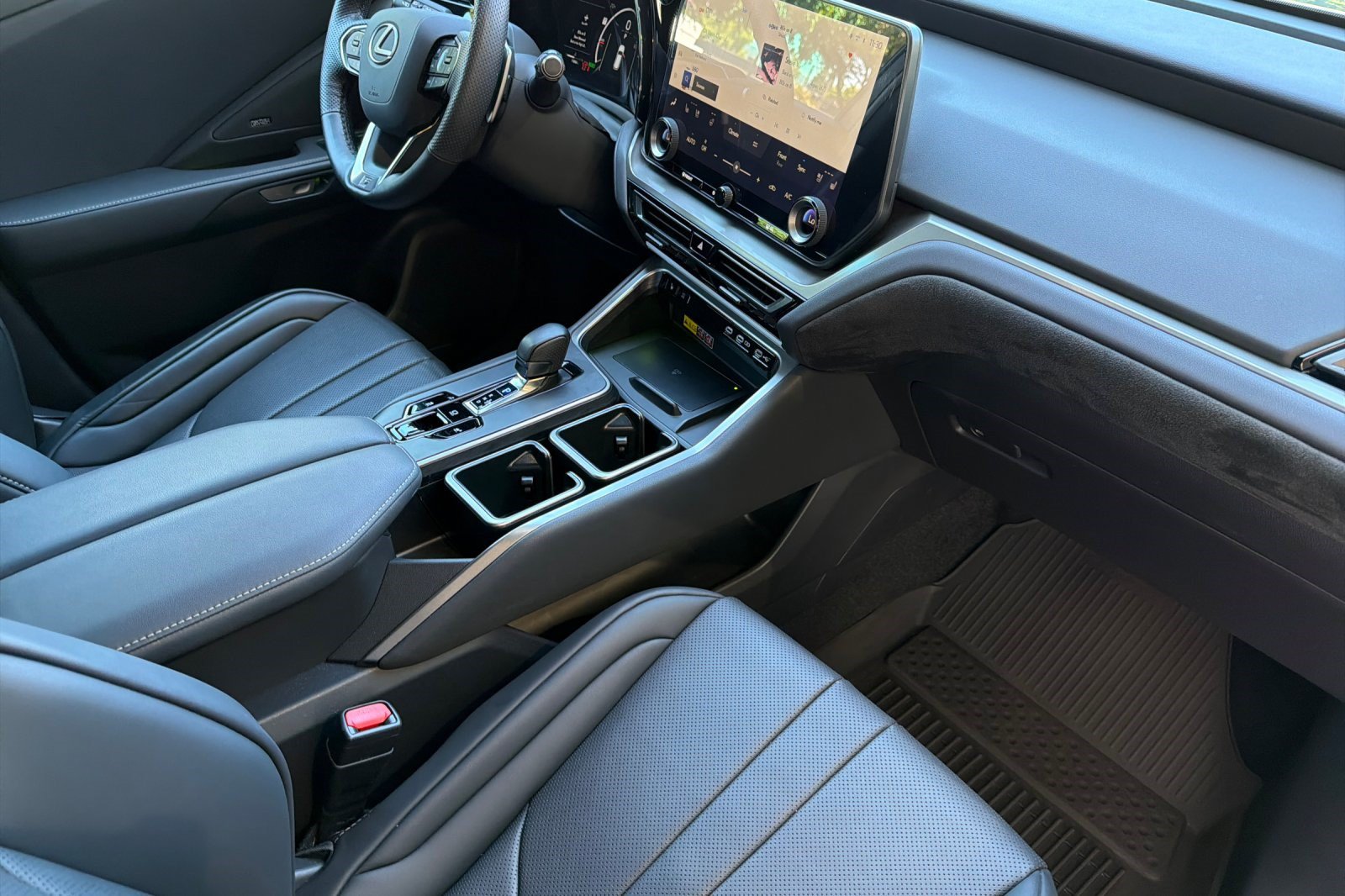 Certified 2025 Lexus TX 500h AWD w/ Technology Package image 19