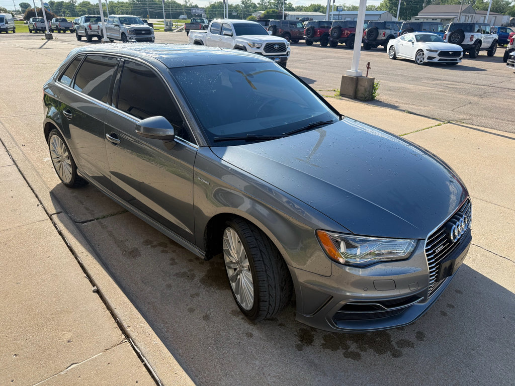 Used 2016 Audi A3 e-tron Premium Plus w/ Premium Plus Package FWD image 4