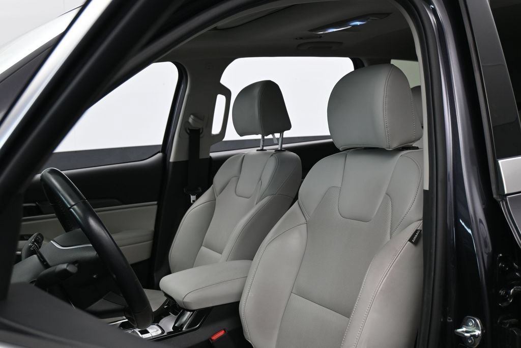 Used 2025 Kia Telluride S FWD image 10