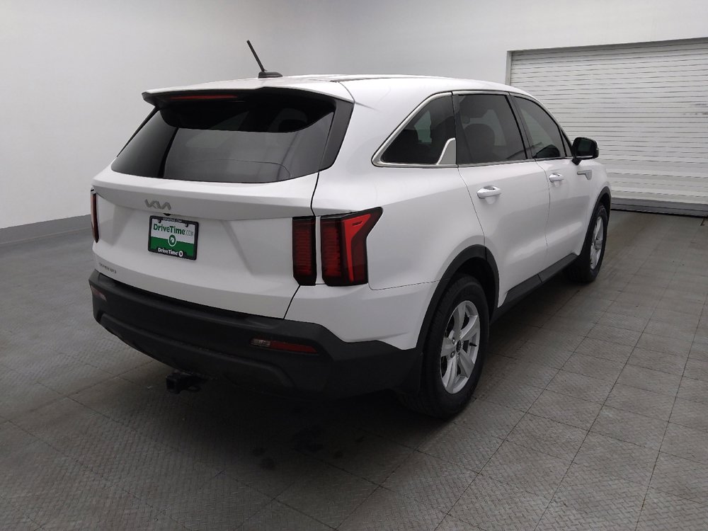 Used 2023 Kia Sorento LX image 9