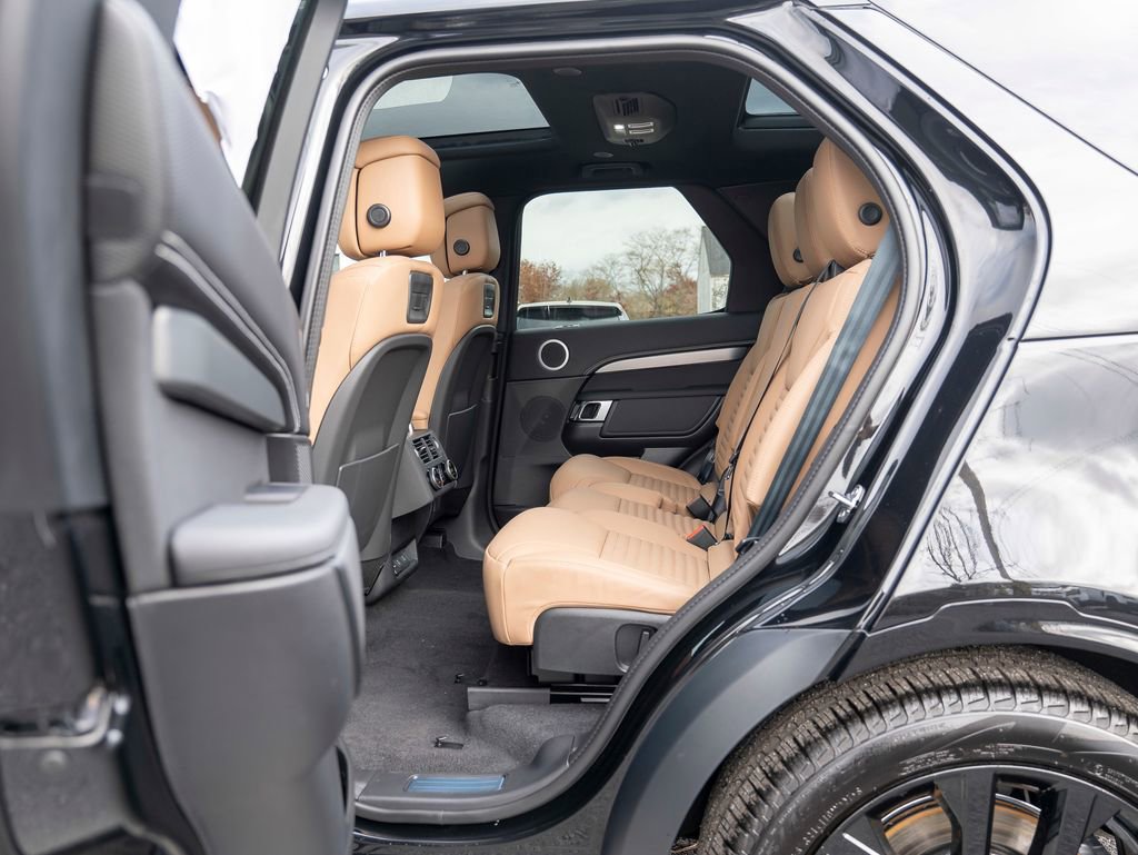 New 2026 Land Rover Discovery Limited Edition AWD/4WD image 21