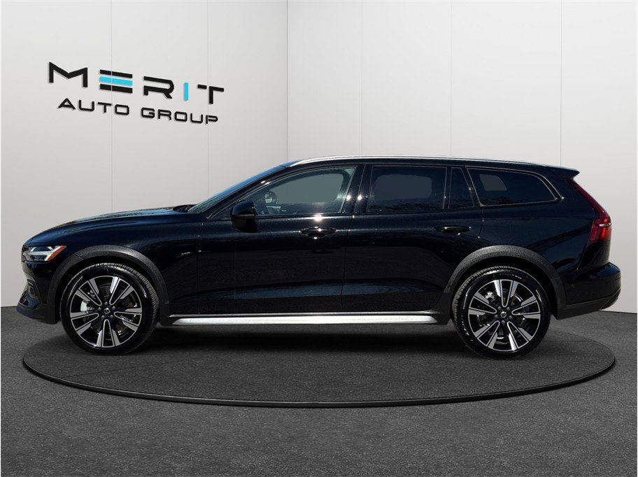Used 2024 Volvo V60 B5 Cross Country Ultimate w/ Climate Package AWD/4WD image 5