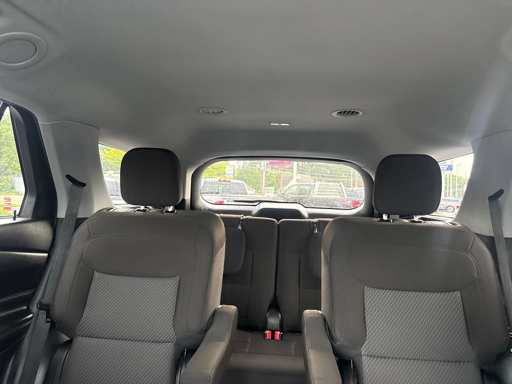 Used 2024 Ford Explorer XLT AWD/4WD image 38