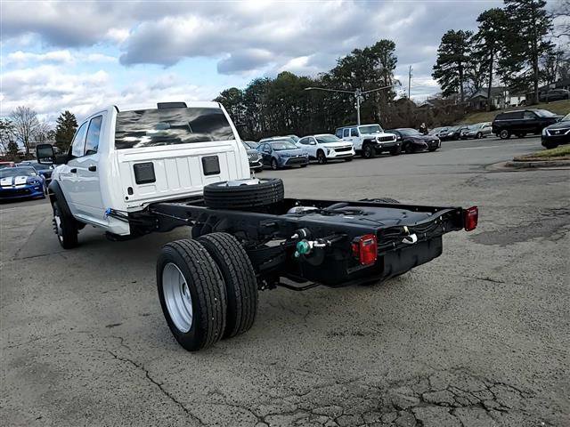 Used 2026 RAM 5500 Tradesman w/ Chrome Appearance Group AWD/4WD image 4