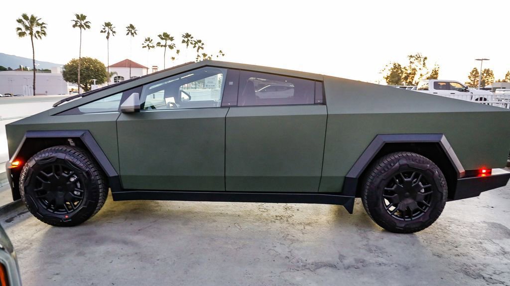 Used 2024 Tesla Cybertruck AWD Crew Cab image 14