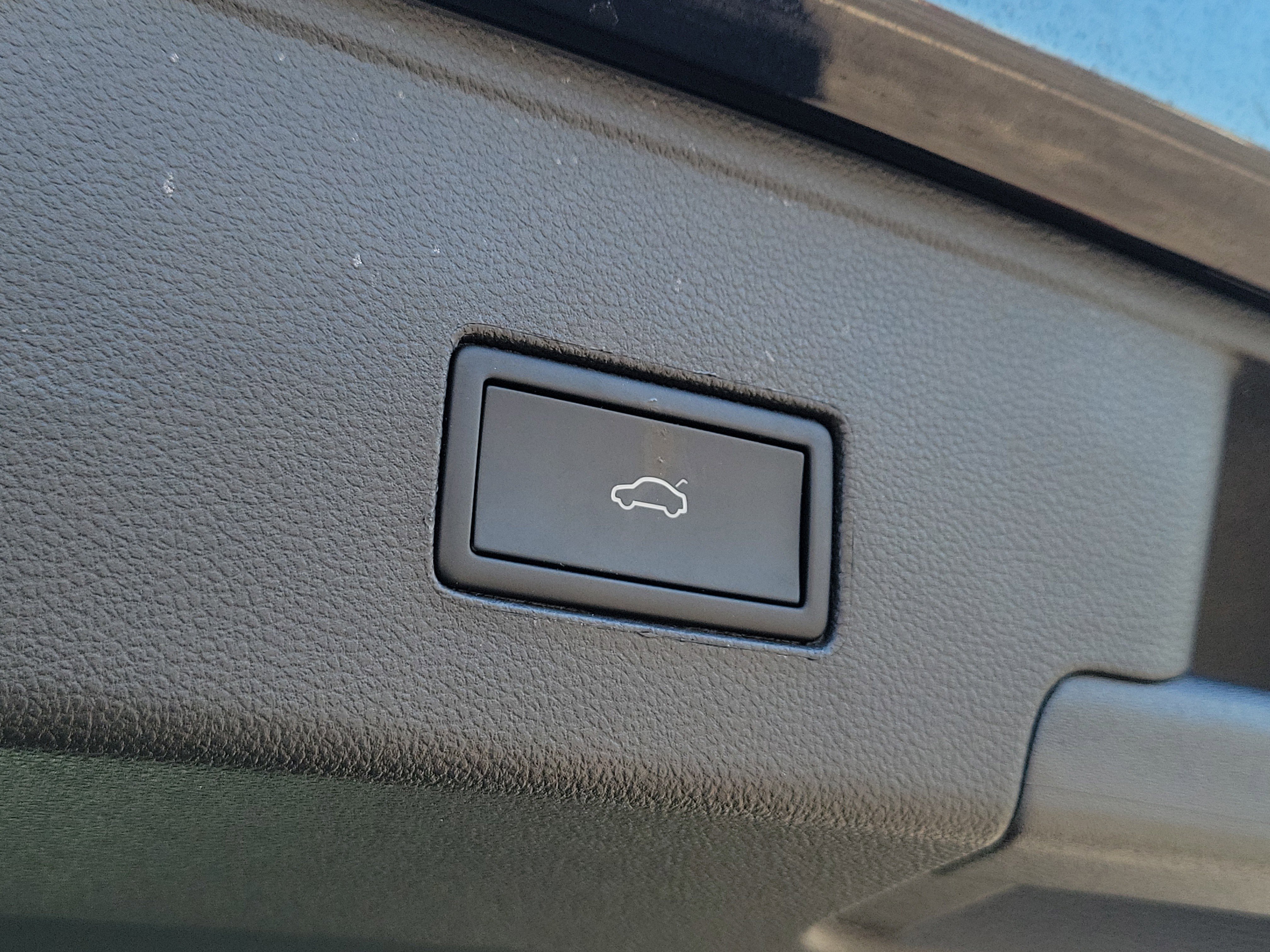 Used 2023 Volkswagen Atlas Cross Sport SEL R-Line image 8