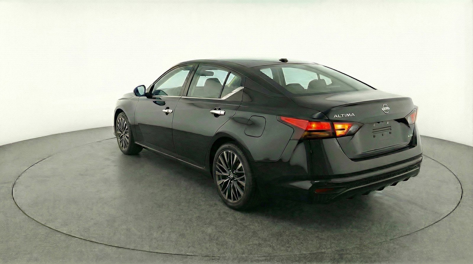 Used 2025 Nissan Altima 2.5 SV image 6