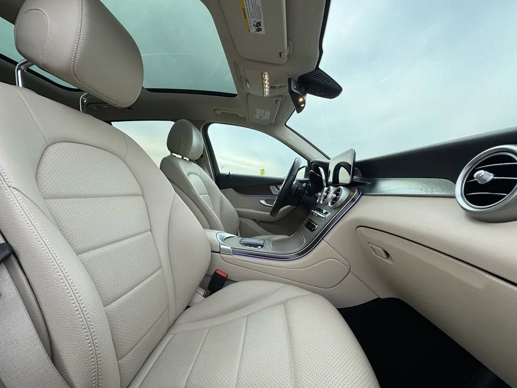 Used 2021 Mercedes-Benz GLC 300 4MATIC image 17