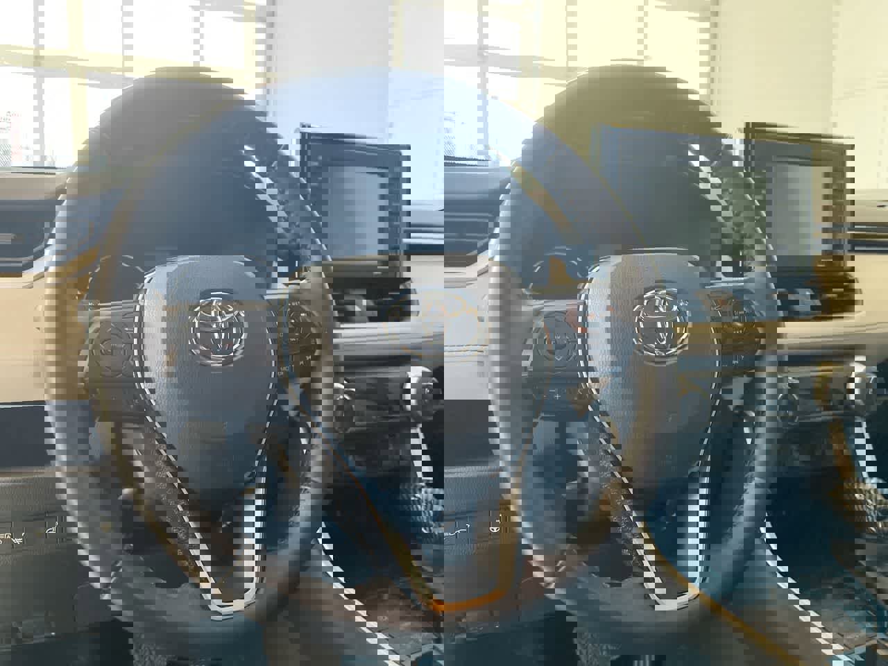 Used 2021 Toyota RAV4 XLE w/ XLE Grade Weather Package AWD/4WD image 14