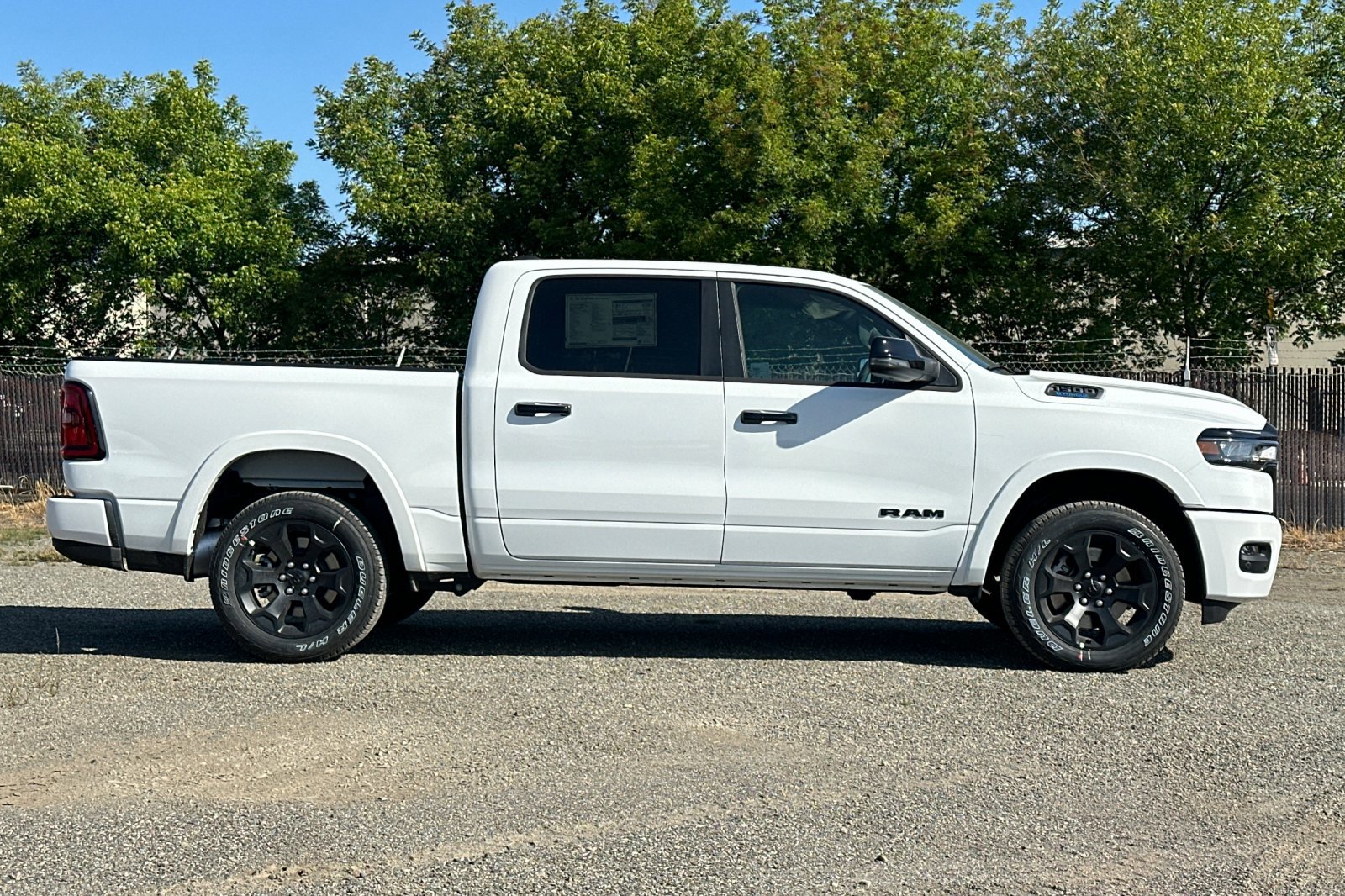 New 2026 RAM 1500 4x4 Crew Cab image 2