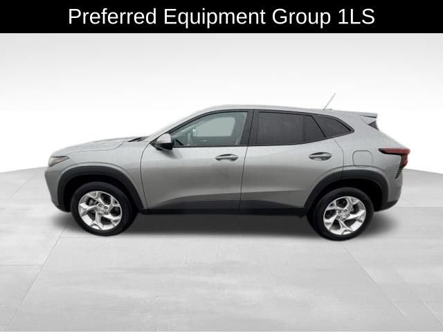 Used 2024 Chevrolet Trax LS w/ LS Convenience Package FWD image 4