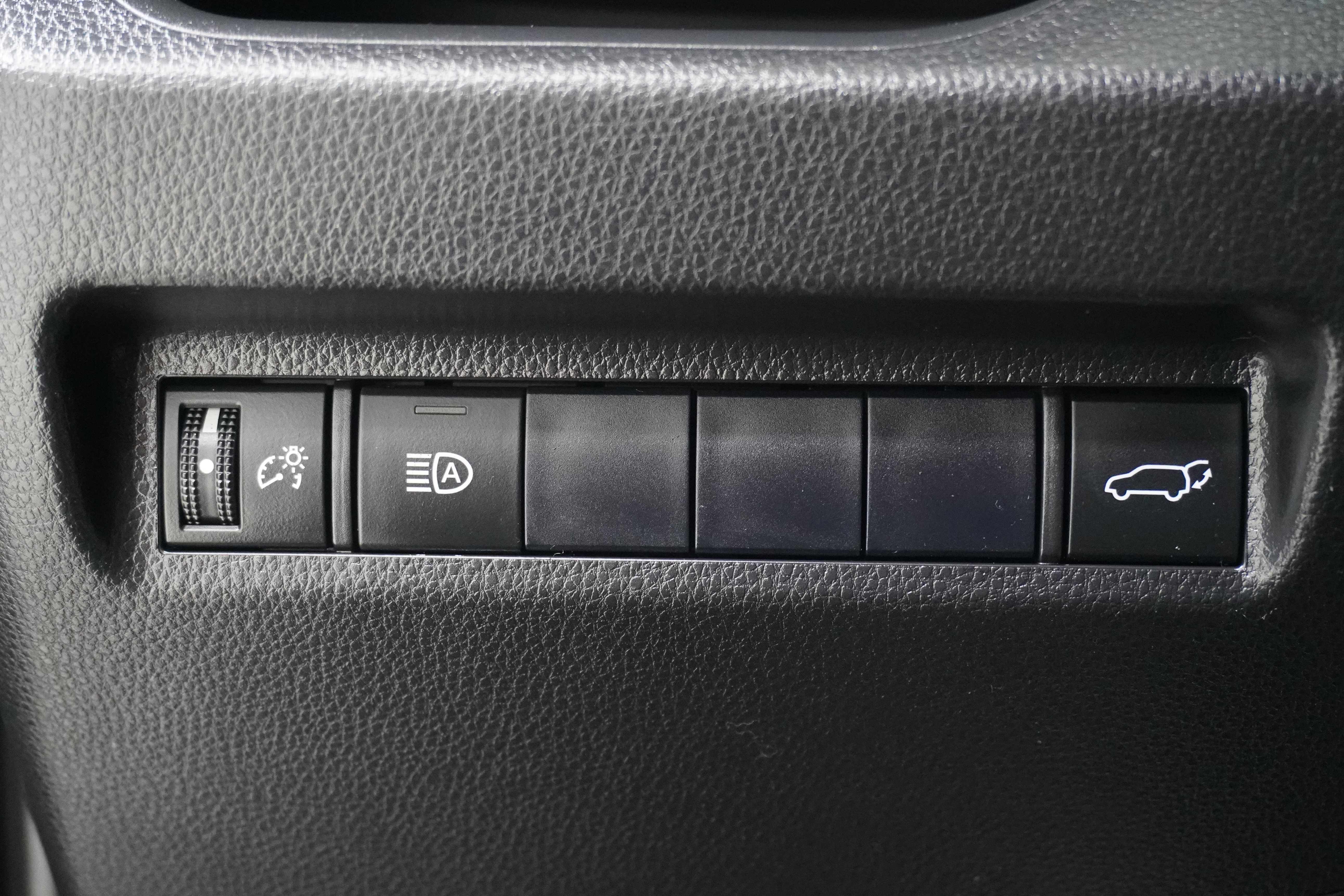 Used 2020 Toyota RAV4 XLE Premium image 24