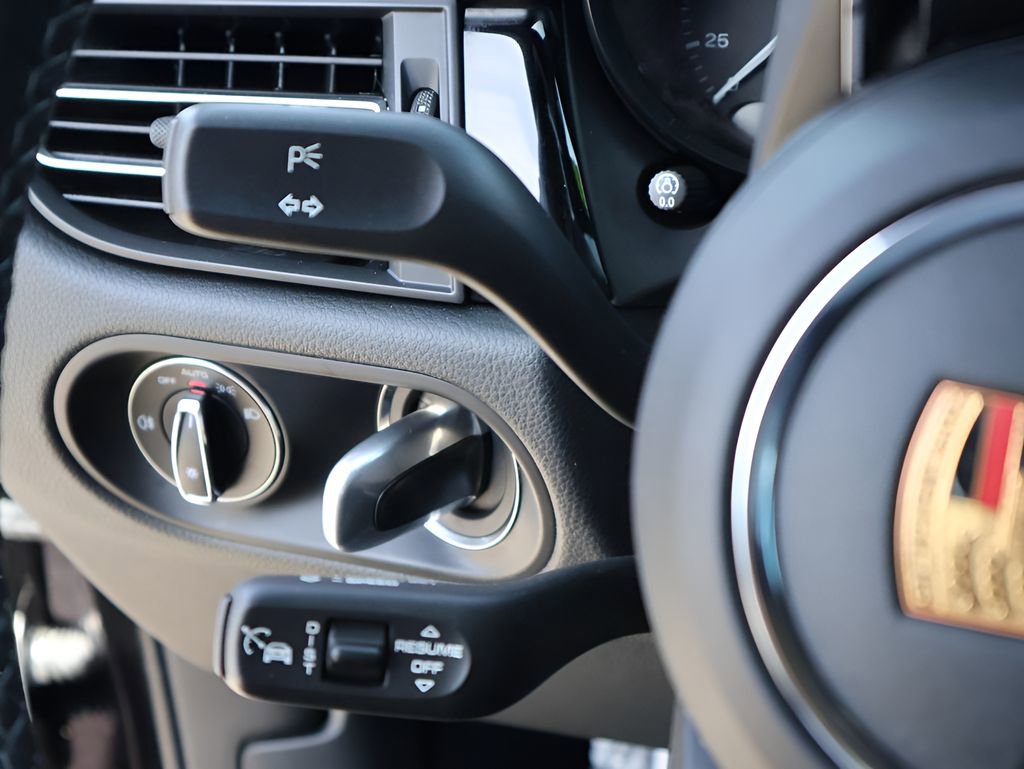 Certified 2023 Porsche Macan image 31