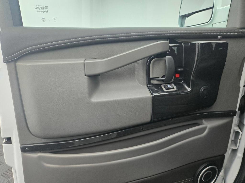 Used 2020 Chevrolet Express 2500 Extended RWD image 15