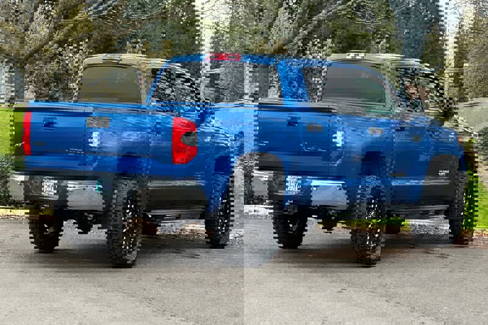 Used 2018 Toyota Tundra SR5 w/ SR5 Upgrade Package image 2