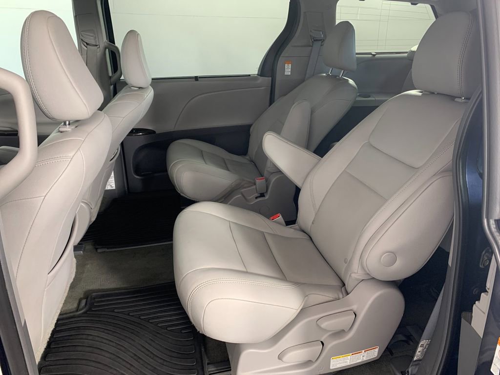 Used 2018 Toyota Sienna XLE Premium image 31