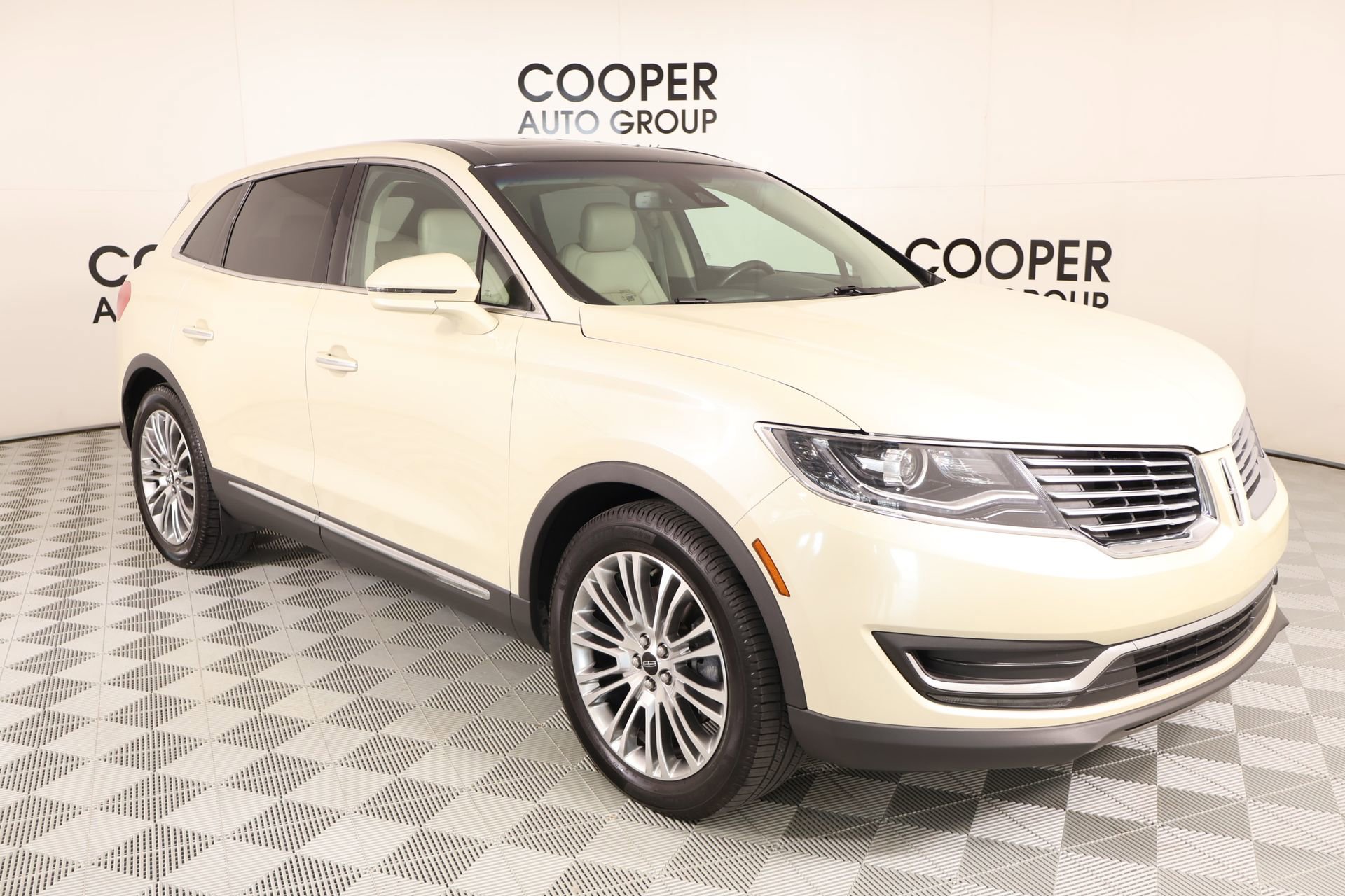 Used 2018 Lincoln MKX Reserve w/ Driver Assistance Package FWD image 1