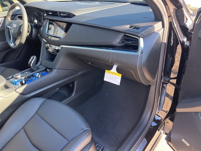 New 2025 Cadillac XT6 Luxury image 36